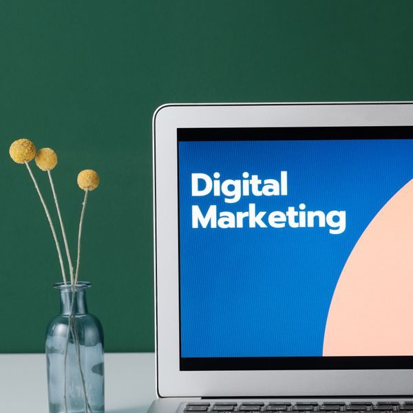 Stratégie de contenu B2B : générer des leads qualifiés sans budget pub
